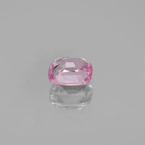 0.73カラットの天然ピンクスピネル（5.6×4.6 mm・クッションカット）