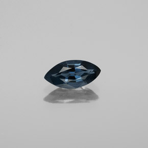 0.88カラットの天然深い緑がかった青スピネル（9.3×4.6 mm・マーキス）