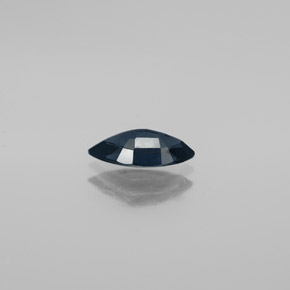 0.88カラットの天然深い緑がかった青スピネル（9.3×4.6 mm・マーキス）