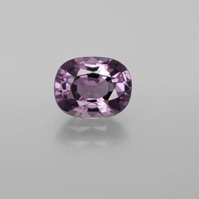 1.65カラットの天然ダークパープルスピネル（8×6.3 mm・オーバルカット）
