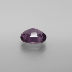 1.65カラットの天然ダークパープルスピネル（8×6.3 mm・オーバルカット）