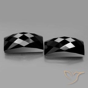 Shop natural 25.34ct ゴールドシーンのあるブラック スピネル gems, バゲット, from タイ at GemSelect. In stock, global shipping!