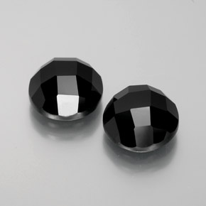 7.78カラットの天然黒スピネル（9.01 mm・ラウンドカット）