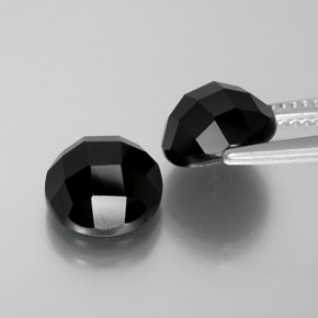 7.78カラットの天然黒スピネル（9.01 mm・ラウンドカット）