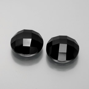 6.96カラットの天然黒スピネル（9.17 mm・ラウンドカット）