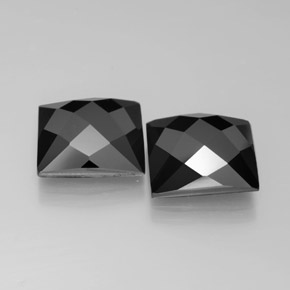 15.79カラットの天然ショールスピネル（11.8×11.7 mm・四角）