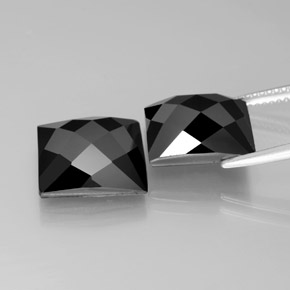 15.79カラットの天然ショールスピネル（11.8×11.7 mm・四角）