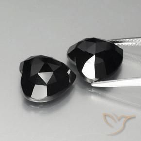 Shop natural 17.60ct ブラック スピネル gems, 心臓, from タイ at GemSelect. In stock, global shipping!