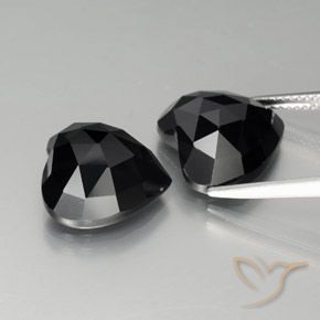 Shop natural 17.73ct ブラック スピネル gems, 心臓, from タイ at GemSelect. In stock, global shipping!
