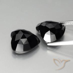 Shop natural 16.97ct ブラック スピネル gems, 心臓, from タイ at GemSelect. In stock, global shipping!