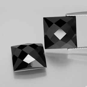 15.88カラットの天然ショールスピネル（11.8×11.7 mm・四角）