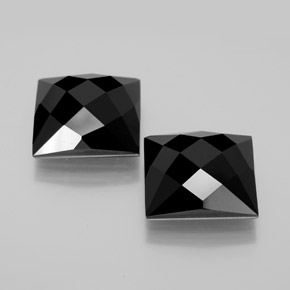 15.88カラットの天然ショールスピネル（11.8×11.7 mm・四角）
