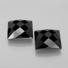 16.18カラットの天然黒スピネル（12×11.8 mm・四角）