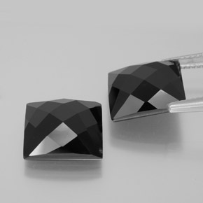 16.18カラットの天然黒スピネル（12×11.8 mm・四角）