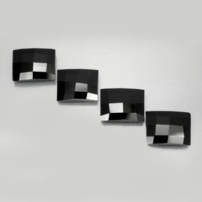 8.24カラットの天然ショールスピネル（9.6×7.6 mm・バゲット）