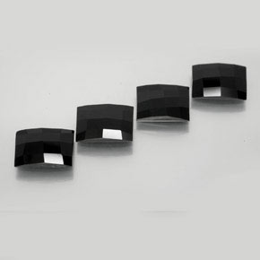 8.24カラットの天然ショールスピネル（9.6×7.6 mm・バゲット）