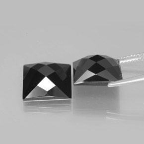 16.62カラットの天然ショールスピネル（11.9×11.6 mm・四角）