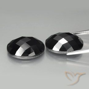 Shop natural 20.90ct ブラック スピネル gems, 楕円形, from タイ at GemSelect. In stock, global shipping!