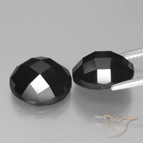 Shop natural 13.73ct ブラック スピネル gems, ラウンド, from タイ at GemSelect. In stock, global shipping!