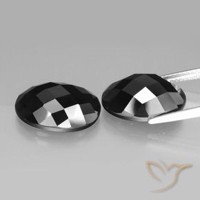 自然派の商品を探す 19.43ct ブラック スピネル 宝石, オーバルカット, タイ からGemSelectで. 在庫あり、世界各国へ発送!