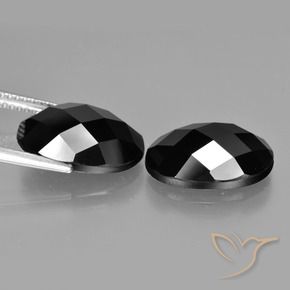 Shop natural 12.20ct ブラック スピネル gems, 楕円形, from タイ at GemSelect. In stock, global shipping!