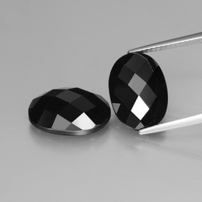 自然派の商品を探す 12.71ct ショール スピネル 宝石, オーバルカット, タイ からGemSelectで. 在庫あり、世界各国へ発送!