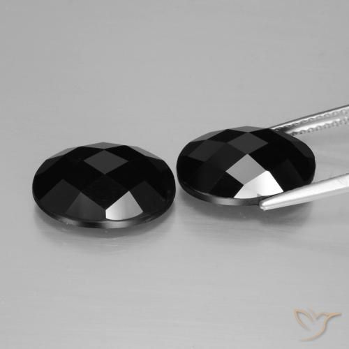 Shop natural 12.47ct ブラック スピネル gems, 楕円形, from タイ at GemSelect. In stock, global shipping!