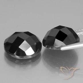 Shop natural 14.99ct ブラック スピネル gems, ラウンド, from タイ at GemSelect. In stock, global shipping!