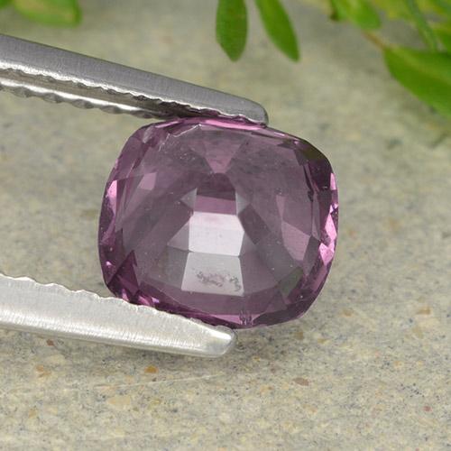 1.46カラットの天然ダークサングリアスピネル（6.6×6.2 mm・クッションカット）