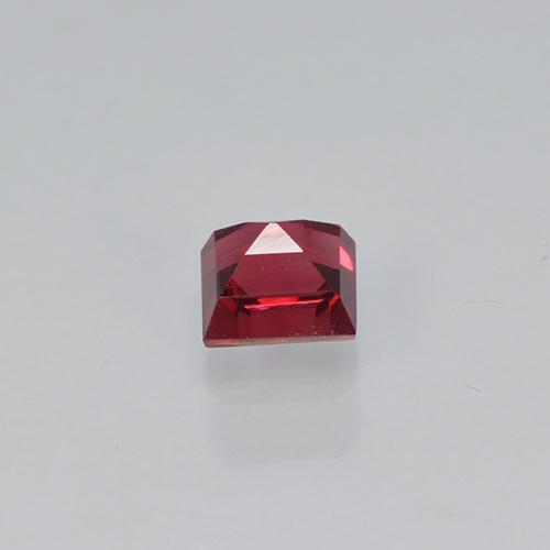 0.32カラットの天然ダークレッドスピネル（3.7×3.3 mm・バゲット）