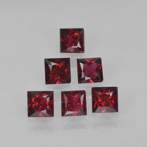 0.88カラットの天然ダークレッドスピネル（3×3 mm・四角）