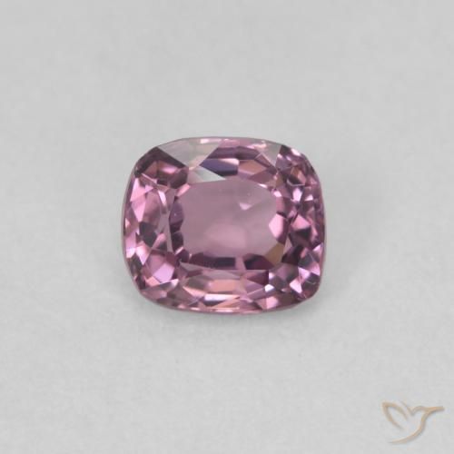 0.50カラットの天然Medium Dark-Purpleスピネル（4.9×4.2 mm・クッションカット）