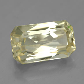 6.78カラットの天然イエロースポジュメン（13.3×8 mm・エメラルドカット）