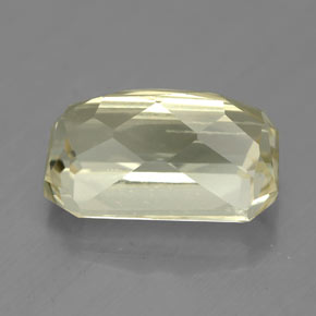 6.78カラットの天然イエロースポジュメン（13.3×8 mm・エメラルドカット）