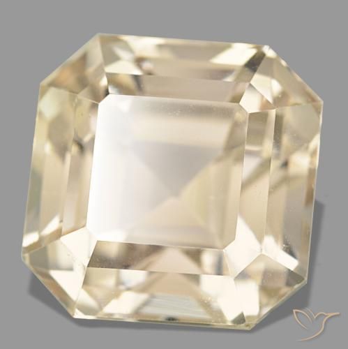 21.88カラットの天然クリームスポジュメン（14.7×14.7 mm・エメラルドカット）