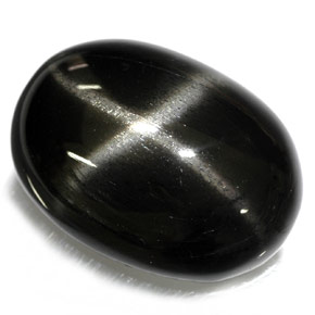 26.40カラットの天然黒スターダイオプサイド（22.1×16.1 mm・オーバルカット）
