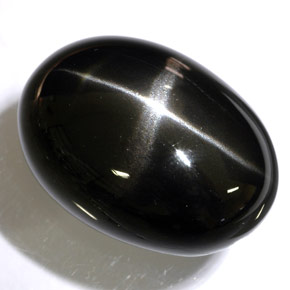 48.47カラットの天然黒スターダイオプサイド（25.3×18.3 mm・オーバルカット）