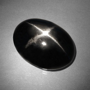 37.46カラットの天然黒スターダイオプサイド（24.9×18 mm・オーバルカット）