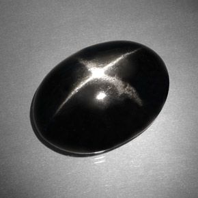 37.46カラットの天然黒スターダイオプサイド（24.9×18 mm・オーバルカット）