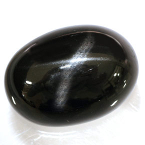 34.95カラットの天然黒スターダイオプサイド（22.2×16.1 mm・オーバルカット）