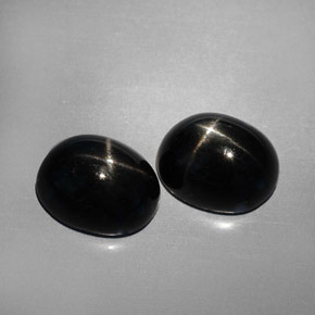 カラットの天然黒スターダイオプサイド（10×8.2 mm・オーバルカット）