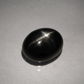 4.13カラットの天然黒スターダイオプサイド（10.2×8.1 mm・オーバルカット）