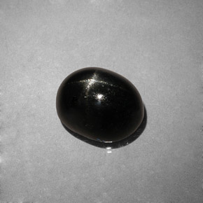 4.04カラットの天然黒スターダイオプサイド（10.2×8.2 mm・オーバルカット）