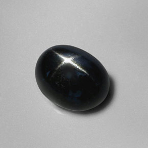 2.88カラットの天然黒スターダイオプサイド（9.1×7.1 mm・オーバルカット）