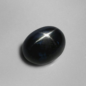 2.88カラットの天然黒スターダイオプサイド（9.1×7.1 mm・オーバルカット）