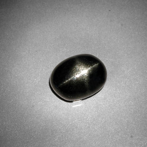 2.38カラットの天然黒スターダイオプサイド（9.2×7 mm・オーバルカット）