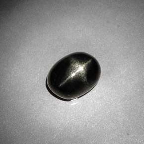 2.38カラットの天然黒スターダイオプサイド（9.2×7 mm・オーバルカット）