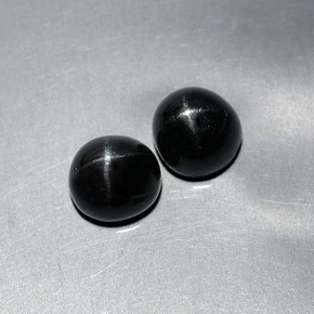 カラットの天然黒スターダイオプサイド（7.1×6.7 mm・オーバルカット）
