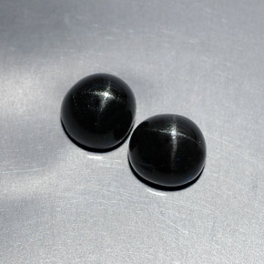 カラットの天然黒スターダイオプサイド（7.1×6.7 mm・オーバルカット）