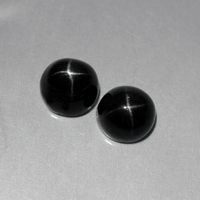 カラットの天然黒スターダイオプサイド（7.06 mm・ラウンドカット）